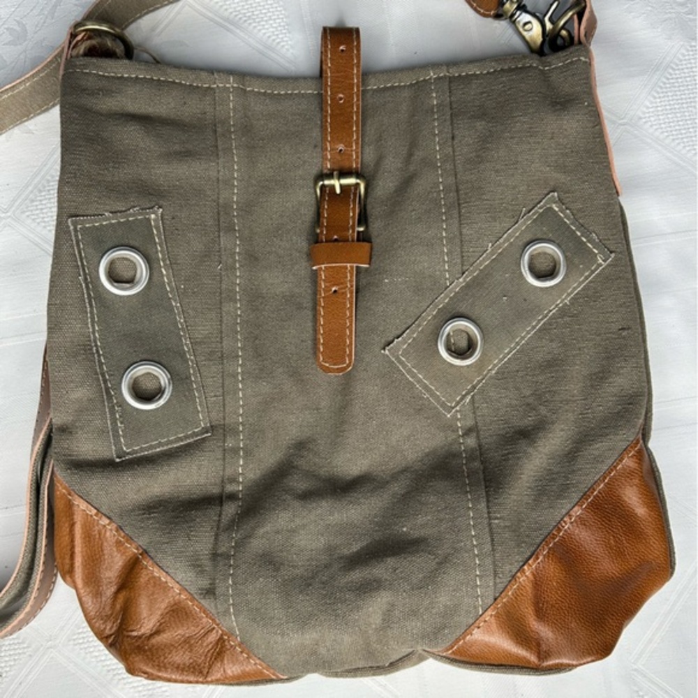NWT Canvas Crossbody Messenger Bag Leather Trim Grommet Detail Boho